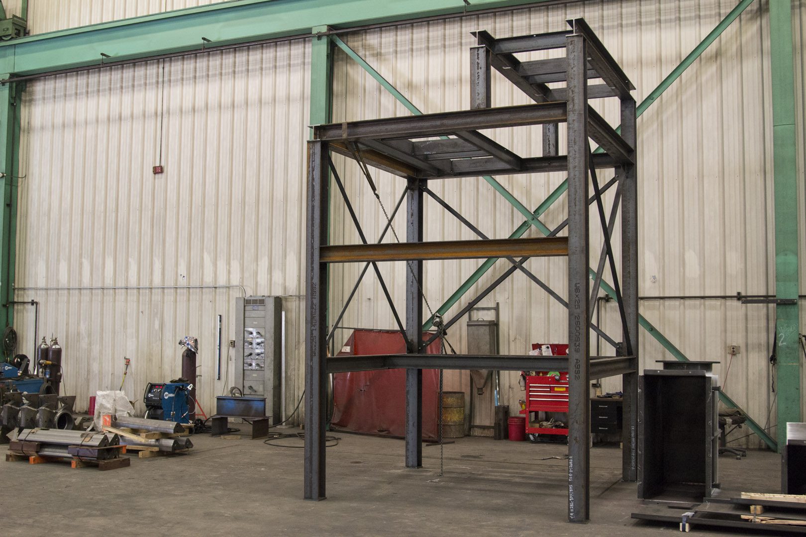 Steel structure frame assembled in shop